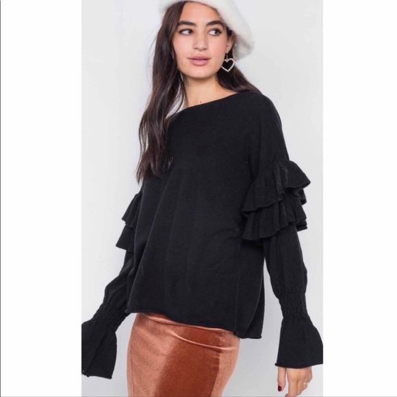 NWT Black Scoop Neck Tiered Long Sleeve Bell Sweater - Picture 2 of 5